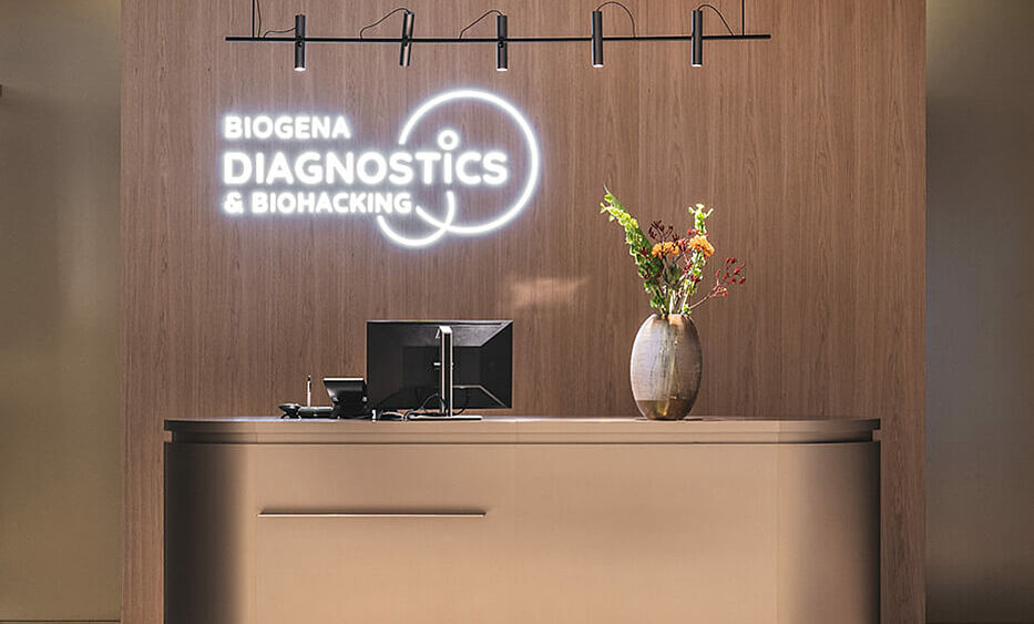 Biogena Diagnostics - Empfangspult im Erdgeschoss der Biogena Plaza