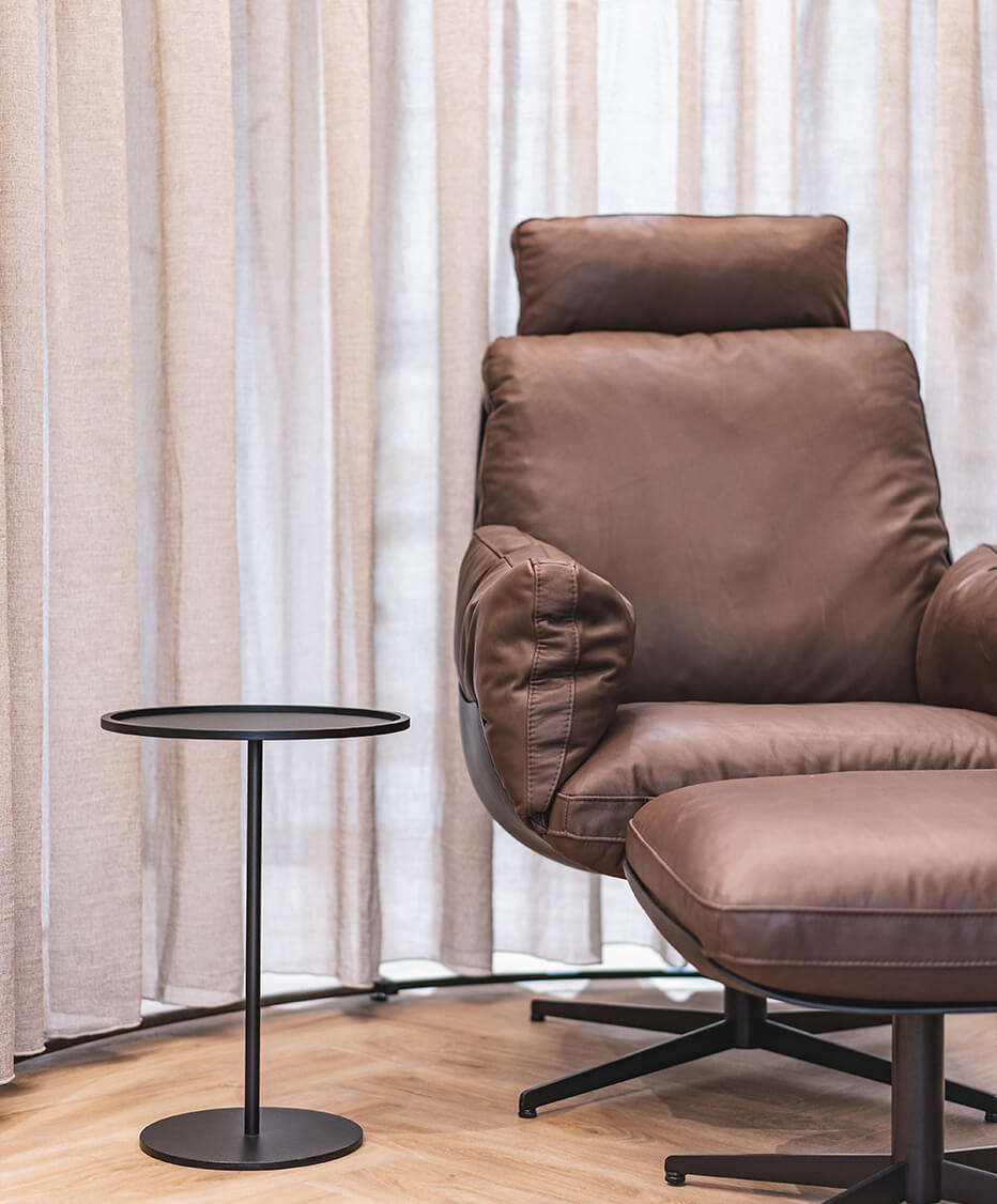 Lounge Sessel von Sits - unglaublich weiche Volleder Tapezierung mit Kunststoffschale für die gemütliche und entspannte Infusionstherapie