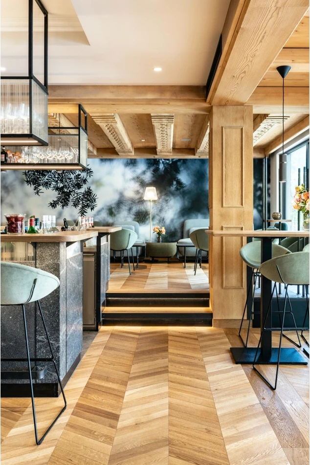 Hotel oder Gastroraum der behutsam modernisiert wurde ohne den Charme zu verlieren